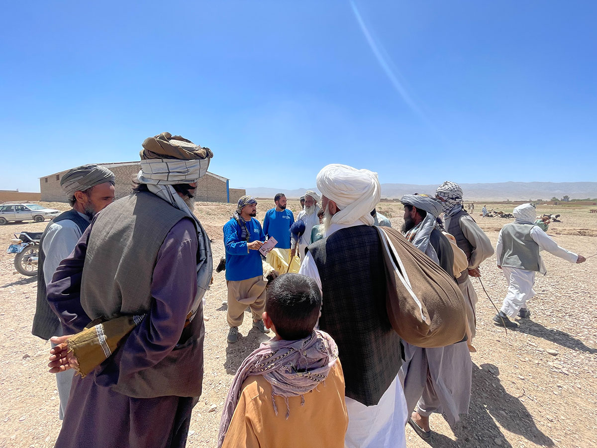 Abdul Rahman Mansouri provides health information to a group of livestock owners in Pashtun Zarghun district, Herat. Photo credit: WHO/M. Islami