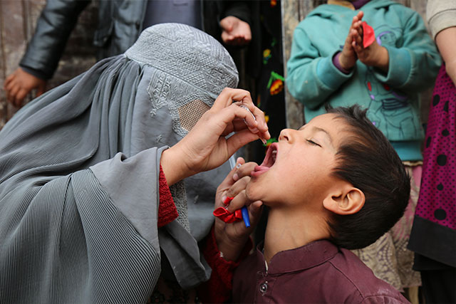 5-year-old Waris is vaccinated in Loya Wala, Kandahar.