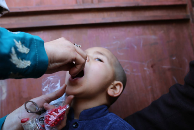 Success! Moheburrahman, three, was not vaccinated earlier in the week, when the team visited, as his mother was worried about the vaccine’s safety. The team talked with the family again, carefully explaining why the polio vaccine is so important, and taking time to talk through their concerns. Reassured that the vaccine is safe, little Moheburrahman’s mother allowed the vaccination to go ahead.