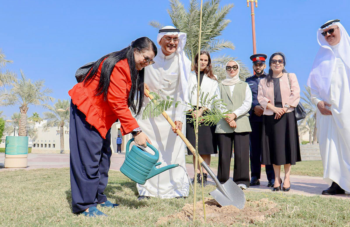 Mission members at a local school in the Northern Governorate. Photo credit: WHO/WHO Bahrain.