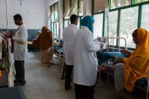 WHO emergency response team visits cholera patients at Banadir Hospital