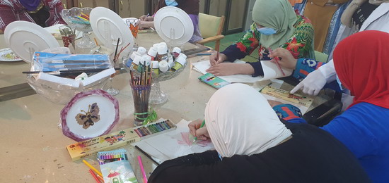 patients-doing-craft-activities