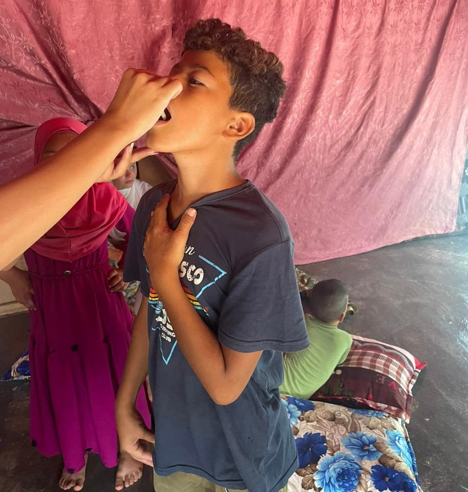 A boy is vaccinated at an informal tented settlement in Qolayaat, Akkar during the OCV vaccination campaign. Photo credit: WHO Lebanon