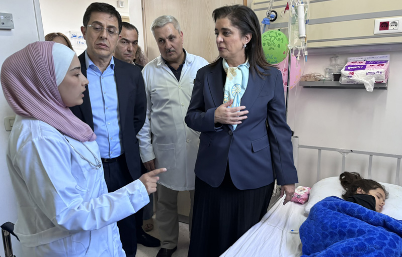 WHO Regional Director Dr Hanan Balkhy with Dr Hassan Al-Ghabbash, Syria Health Minister, at Harasta National Hospital, eastern Ghouta.