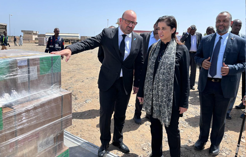 WHO Regional Director Dr Hanan Balkhy handinged over to the Ministry of Health a consignment of 27.3 MT of medical and emergency health supplies that arrived from WHO’s Logistics Hub in Dubai.