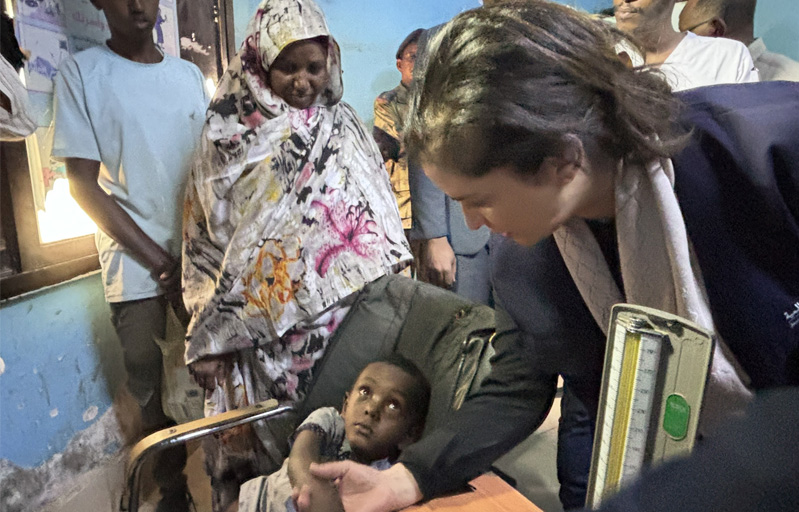 WHO Regional Director Dr Hanan Balkhy meeting with patients at Suakin General Hospital, Port Sudan.