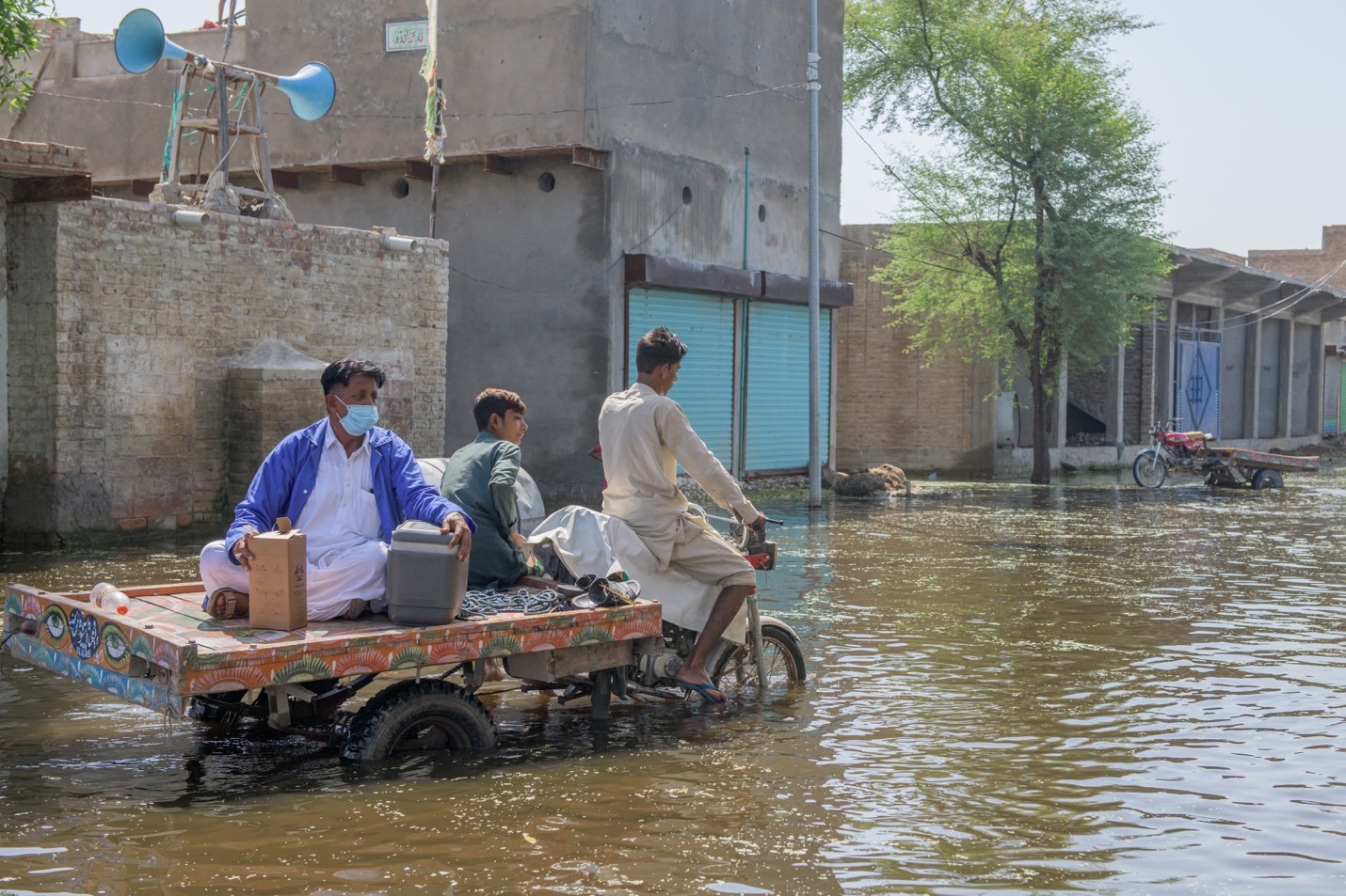 Selfless heroes battling health emergencies in flood catastrophe