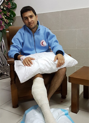 Health worker shot in the leg during Gaza demonstrations, April 2018