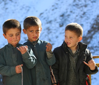 four-children-display-finger-marking