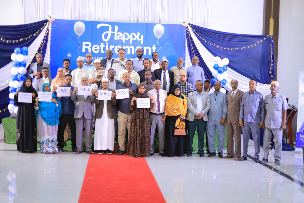 Group photo taken with retiree Maryan Jama Du’ale at her farewell ceremony. Photo credit: WHO/WHO Somalia