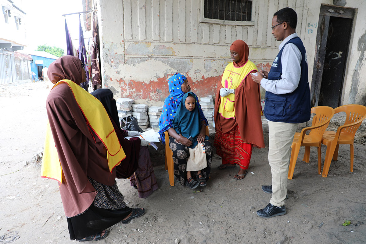 Hani and her team planning about a BCU initiative to a mother in Waberi before vaccinating her child