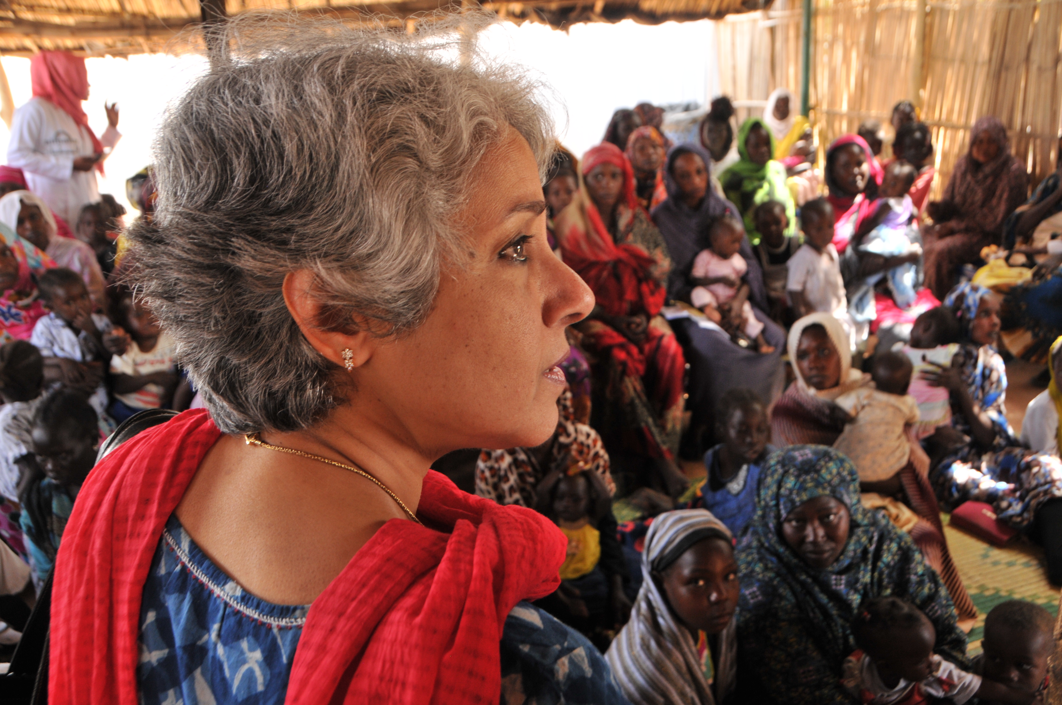 Dr. Swaminathan speaking with members of the South Sudanese refugee community at the Almanar Health Center in Mayo, Khartoum.