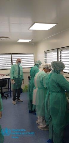 Visite de la Coordinatrice résidente de l'ONU et du Représentant de l'OMS en Tunisie aux laboratoires COVID-19